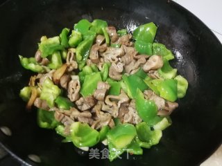 青椒炒肥肠步骤6