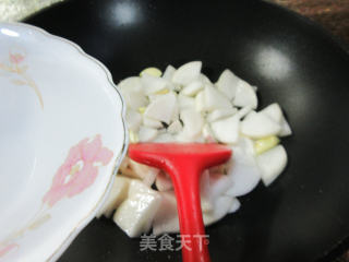 猪油渣炒萝卜步骤4