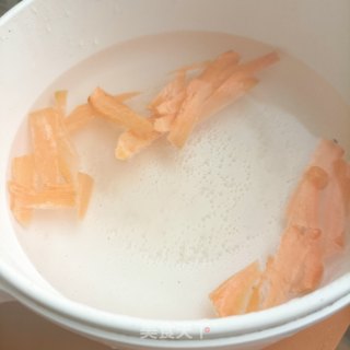 麻汁肉片拌平菇步骤1
