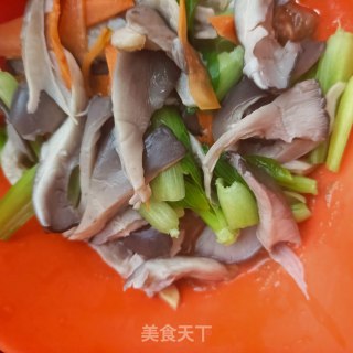 麻汁肉片拌平菇步骤15