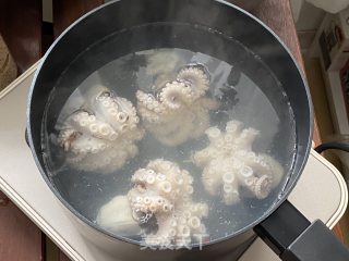 海鲜大咖在家做，一锅就搞定！步骤3