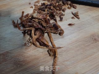 乡里腊肉蒸盐辣椒步骤1