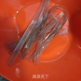 脆骨炖花心萝卜步骤1