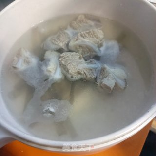 脆骨炖花心萝卜步骤6