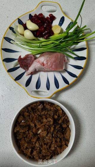 外婆菜炒肉沫步骤1