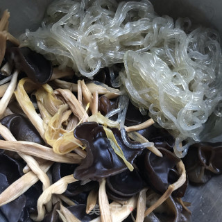 黄花木耳炖时蔬步骤4