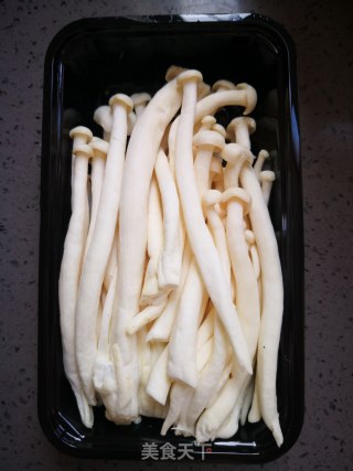 海鲜菇炒油菜步骤1 海鲜菇炒油菜步骤1