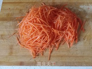 粉蒸胡萝卜丝步骤1