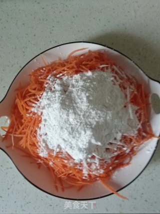 粉蒸胡萝卜丝步骤3