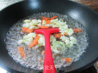 锅巴花菜肉片步骤2