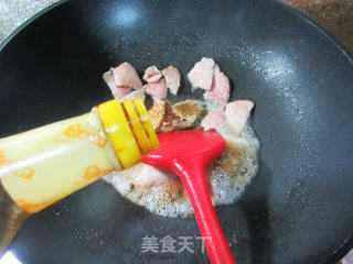 锅巴花菜肉片步骤5