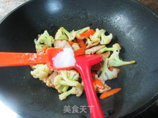 锅巴花菜肉片步骤8