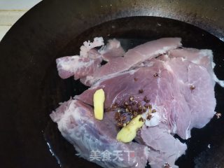 麻辣猪肉条步骤1