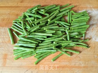 豇豆豆皮炖粉条步骤1