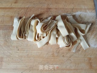 豇豆豆皮炖粉条步骤2