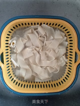 豇豆豆皮炖粉条步骤4