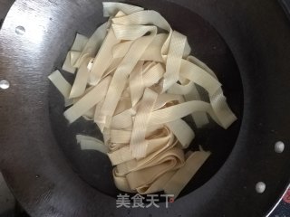 豇豆豆皮炖粉条步骤3