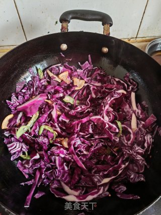 五花肉炒紫甘蓝步骤5