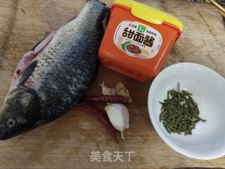 酱焖鲤鱼步骤1