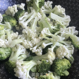 番茄炒双色菜花步骤2 番茄炒双色菜花步骤2