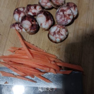 麻辣肠炒芹菜步骤3