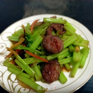 麻辣肠炒芹菜步骤13