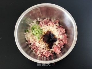 莲藕猪肉丸子步骤2