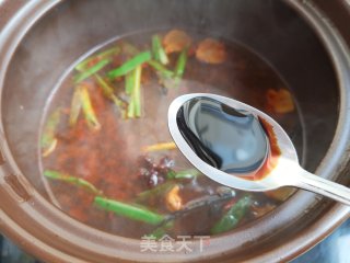 白菜宽粉炖鱼步骤5