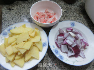 紫洋葱虾仁炒土豆步骤1
