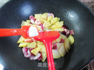 紫洋葱虾仁炒土豆步骤7