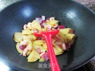 紫洋葱虾仁炒土豆步骤9