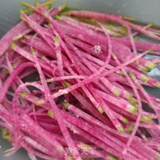 熟肉金针菇拌花心萝卜步骤4 熟肉金针菇拌花心萝卜步骤4