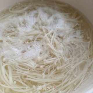 熟肉金针菇拌花心萝卜步骤7 熟肉金针菇拌花心萝卜步骤7