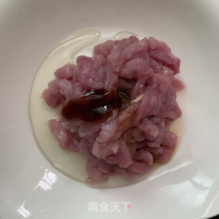 茭白炒里脊肉步骤2