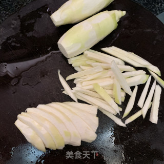 茭白炒里脊肉步骤3
