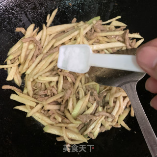茭白炒里脊肉步骤7