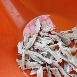 熟肉拌金针菇鸡毛菜步骤1 熟肉拌金针菇鸡毛菜步骤1