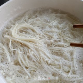 熟肉拌金针菇鸡毛菜步骤5 熟肉拌金针菇鸡毛菜步骤5