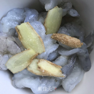 笋片炒虾仁步骤2