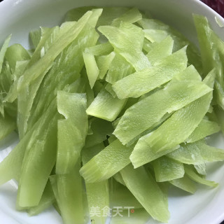 笋片炒虾仁步骤3