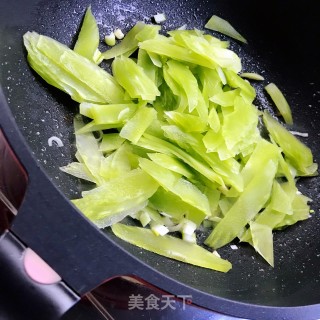 笋片炒虾仁步骤7