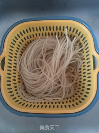 豆芽炒粉条步骤1