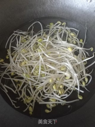 豆芽炒粉条步骤7