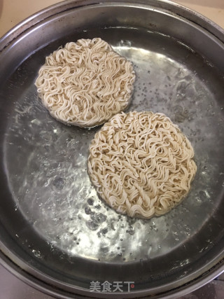 鲜贝肉末豆芽拌面步骤5