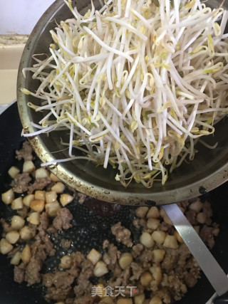 鲜贝肉末豆芽拌面步骤9