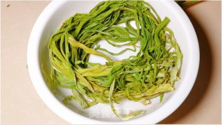 炒贡菜步骤1