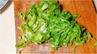 炒贡菜步骤4