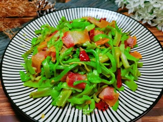 炒贡菜步骤12