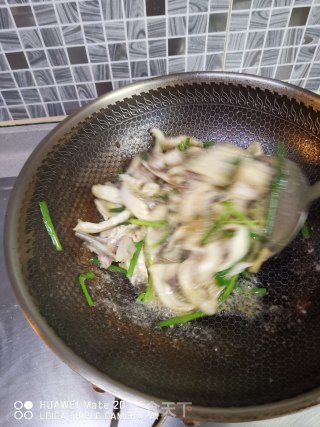 姜葱炒脆脘步骤8