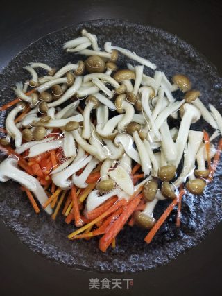 鲜菌菇滑蛋～不能错过的美味步骤5